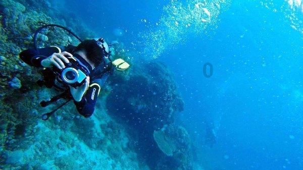 港股指数早盘震荡走低,恒生指数跌0.94%