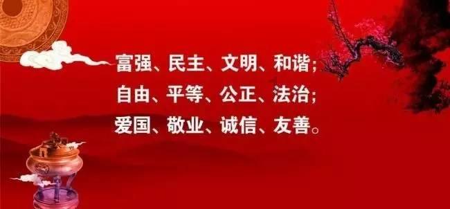 我今年62岁，80年代当模特，婚后生两个女儿，如今再次走上舞台