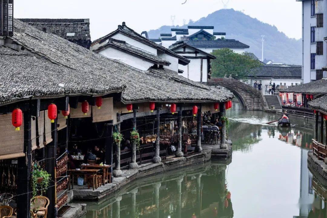 在企业家之夜上,潘基文寄语蔡磊
